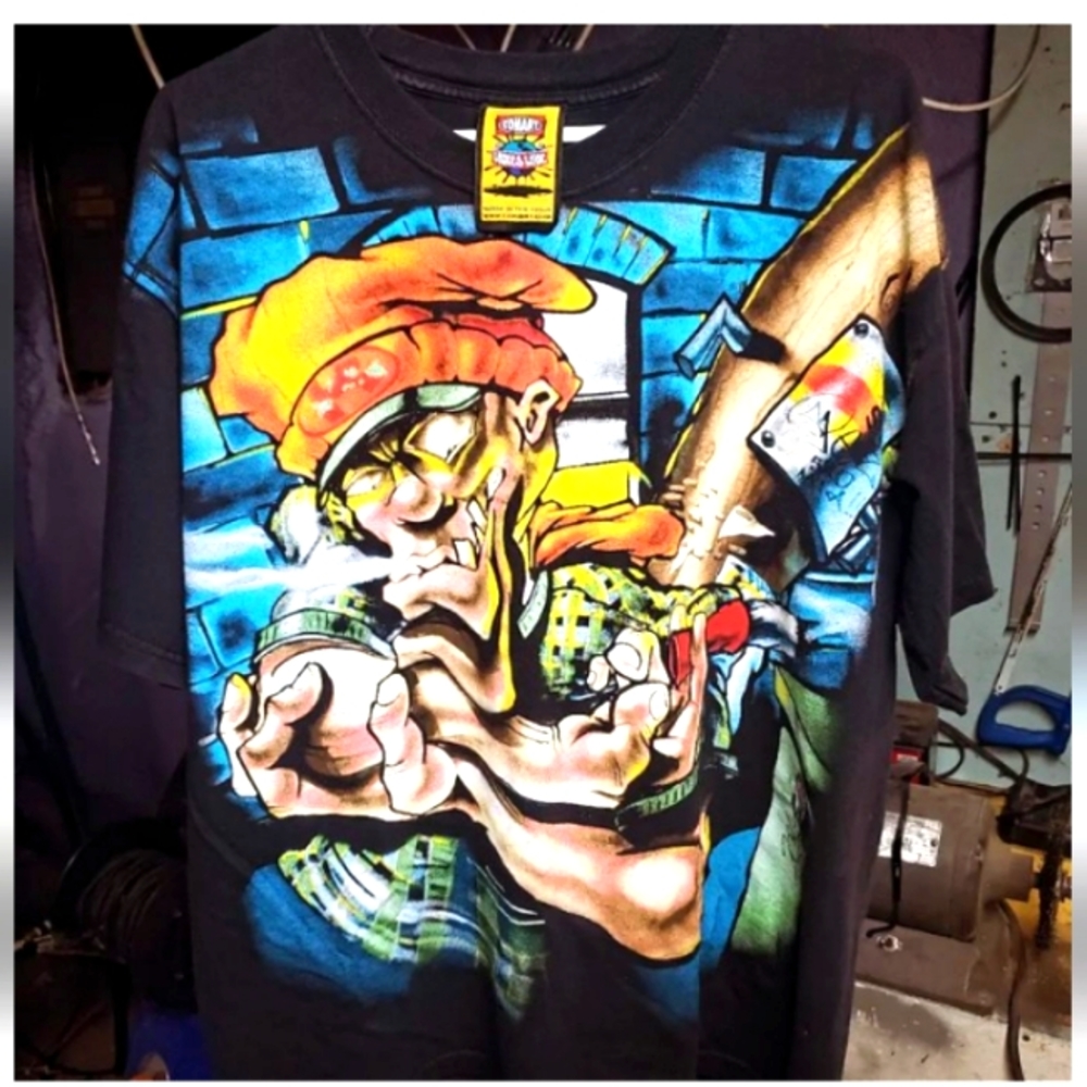 🩸💥 RARE crazy vintage Conart shirt.